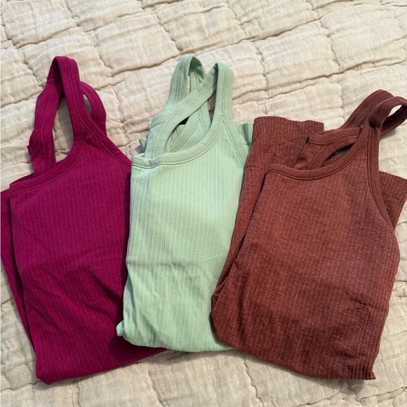 Lululemon Ebb to Street Tank Top
Light Support in PINK. size 6 - Picture 1 of 3